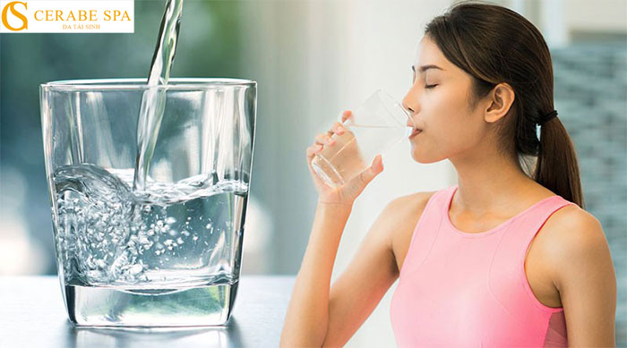 Uống đủ nước giúp da khỏe đẹp