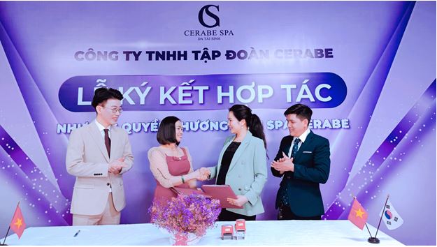 Lễ ký kết hợp tác giữa Chuỗi nhượng quyền thương hiệu Spa Cerabe và Trưởng phòng kinh doanh Nguyễn Thị Yến