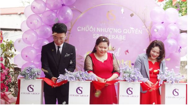 Cắt băng khánh thành khai trương cơ sở 18