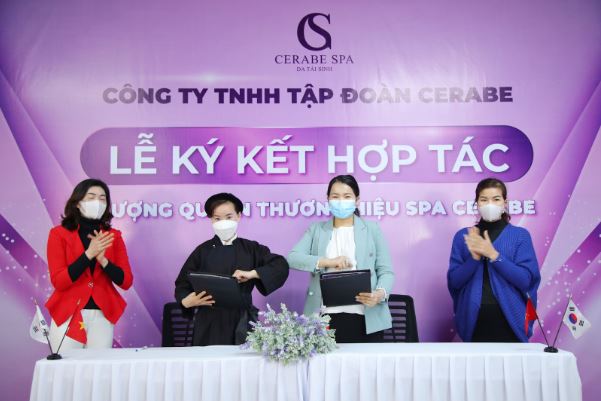 CEO Phùng Thanh Quỳnh - Tổng giám đốc Đặng Thị Bắc và 2 đại sứ