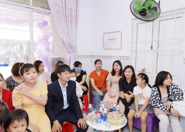 Khách mời tham dự sự kiện khai trương rất đông