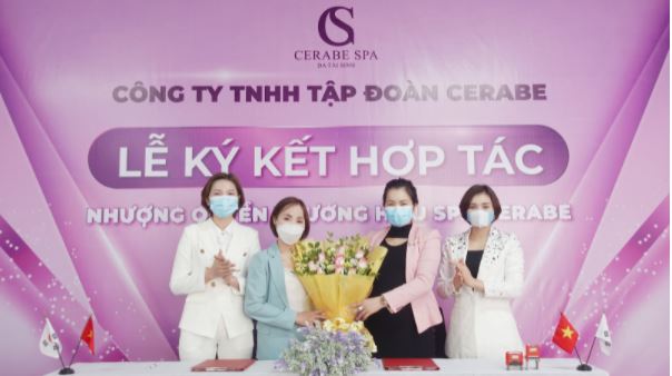 Buỗi ký kết nhượng quyền diễn ra thành công tốt đẹp