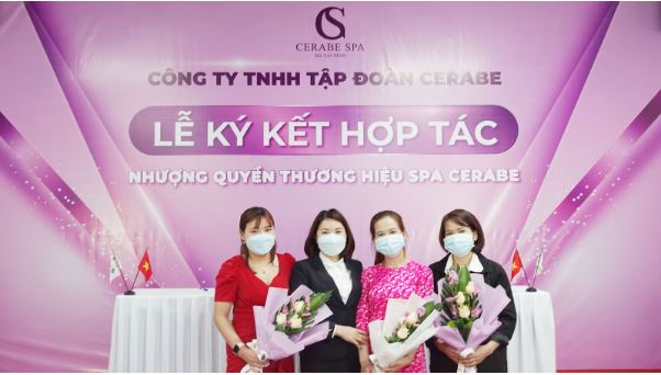 Giám đốc Đặng Nghiêm chúc mừng các chủ Spa