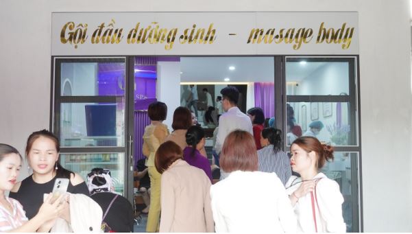 chuyên gia Cerabe chăm sóc khách hàng