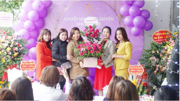 Rất nhiều lời chúc, lãng hoa được gửi đến 2 chị chủ Spa xinh đẹp