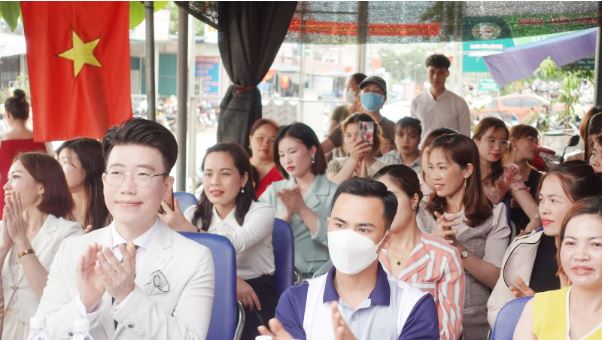 Ai ai cũng háo hức để được soi da thăm khám bởi chuyên gia Cerabe