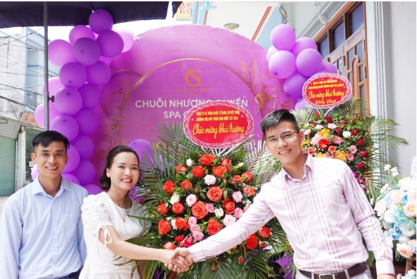 Giám đốc Dương Phượng Thọ chúc cơ sở Cerabe Spa khai trường hồng phát