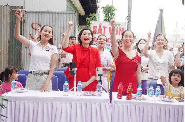 Khách mời đến tham dự rất đông