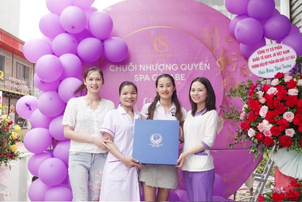 Giảng viên Nguyễn Bình gửi quà chúc mừng khai trương hồng phát