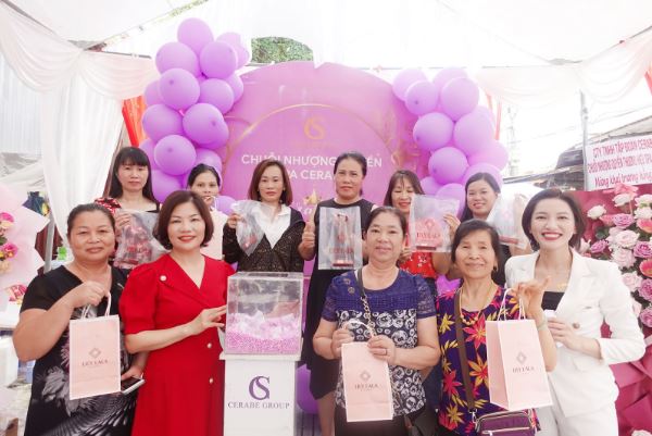 Rất nhiều phần quà may mắn được gửi đến khách hàng sau chương trình bốc thăm trúng thưởng