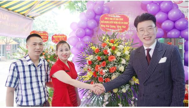 Giám đốc điều hành Shin Jong Ho chúc Cerabe Spa 5 khai trương hồng phát