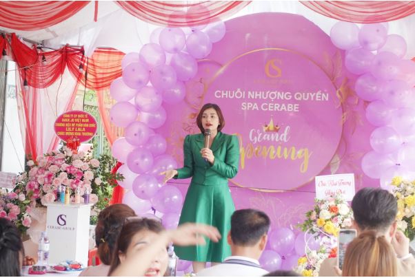 Giám đốc Đặng Phương Thảo chúc Cerabe Spa cơ sở 7 khai trương hồng phát