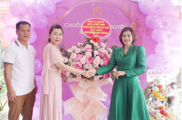 Giám đốc Đặng Phương Thảo chúc Cerabe Spa cơ sở 7 khai trương hồng phát