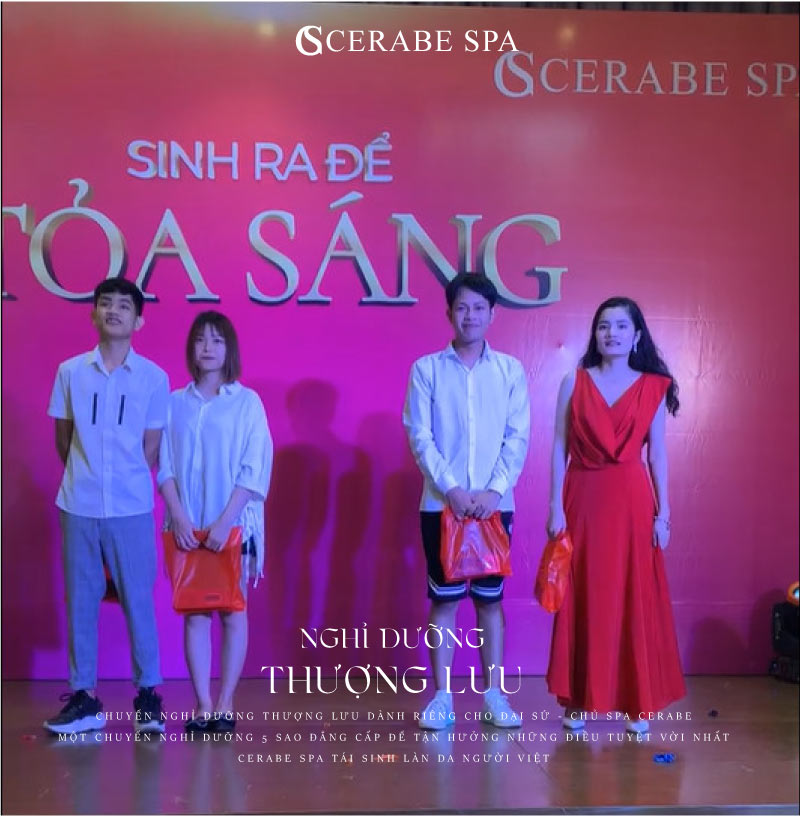 Phần quà được trao cho Nam Vương Trường Giang và Nam Vương Khắc Cường