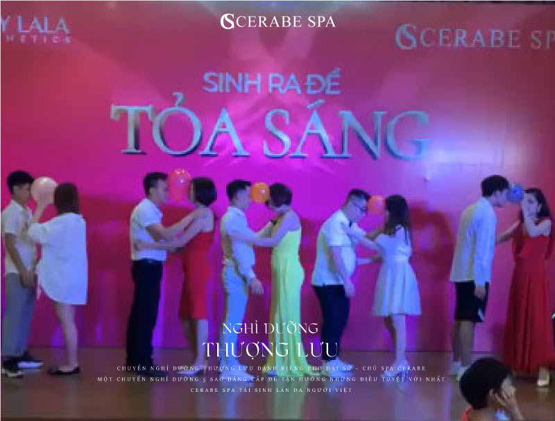 5 đội kéo léo di chuyển trái bóng tròn