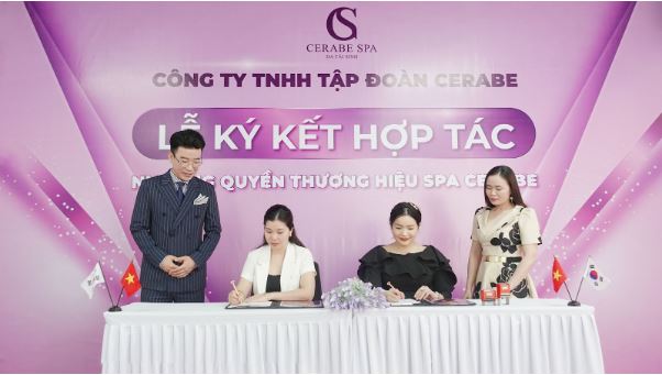 CEO Hà Thị Hảo và Tổng giám đốc Đặng Thị Bắc ký kết hợp đồng hợp tác