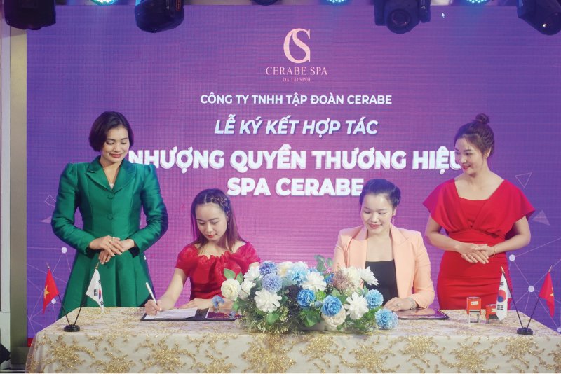 Tân chủ Spa Cerabe Hoàng Hà ký kết hợp tác nhận quyền thương hiệu cùng tổng giám đốc Đặng thị Bắc