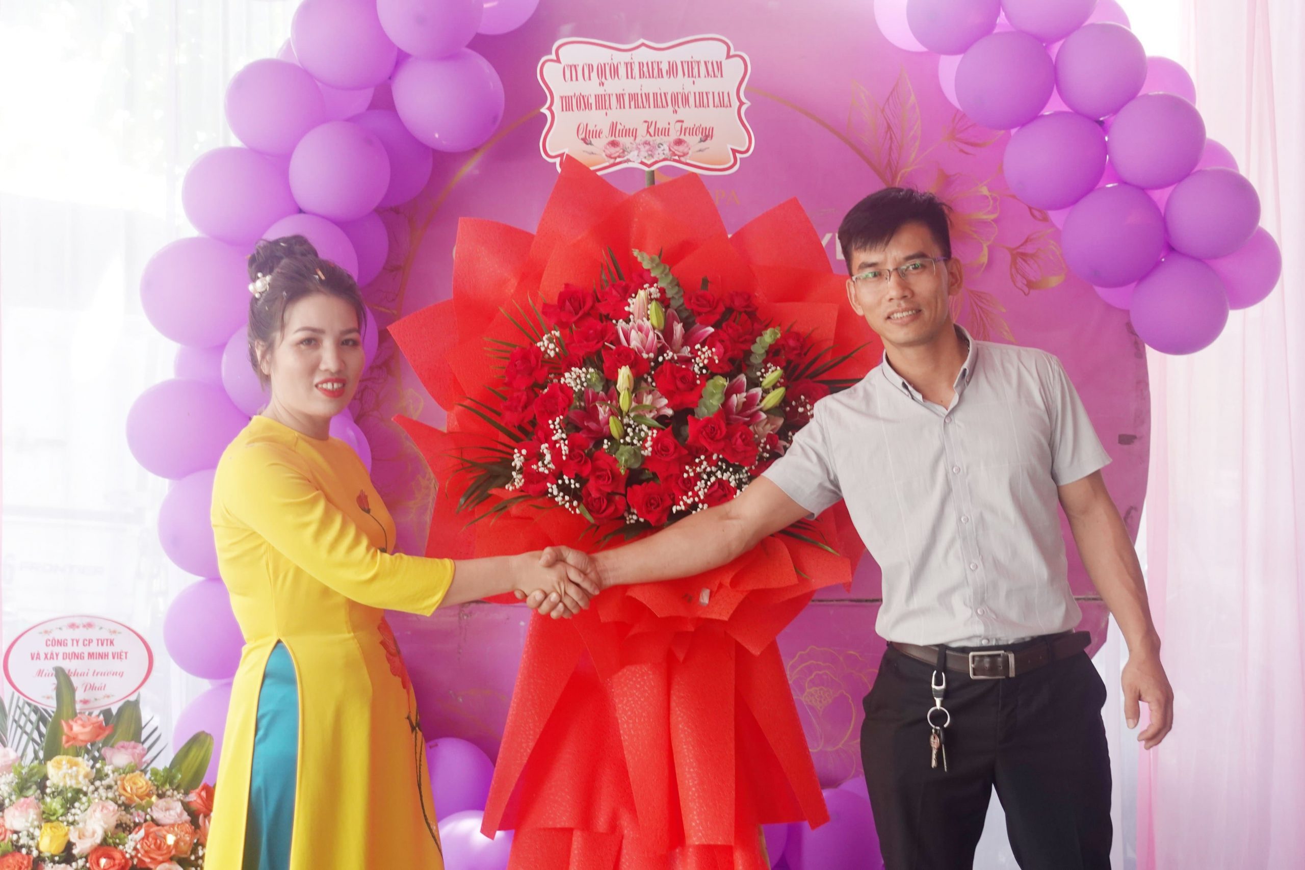 Giám đốc dự án Dương Phương Thọ chúc khai trương hồng phát