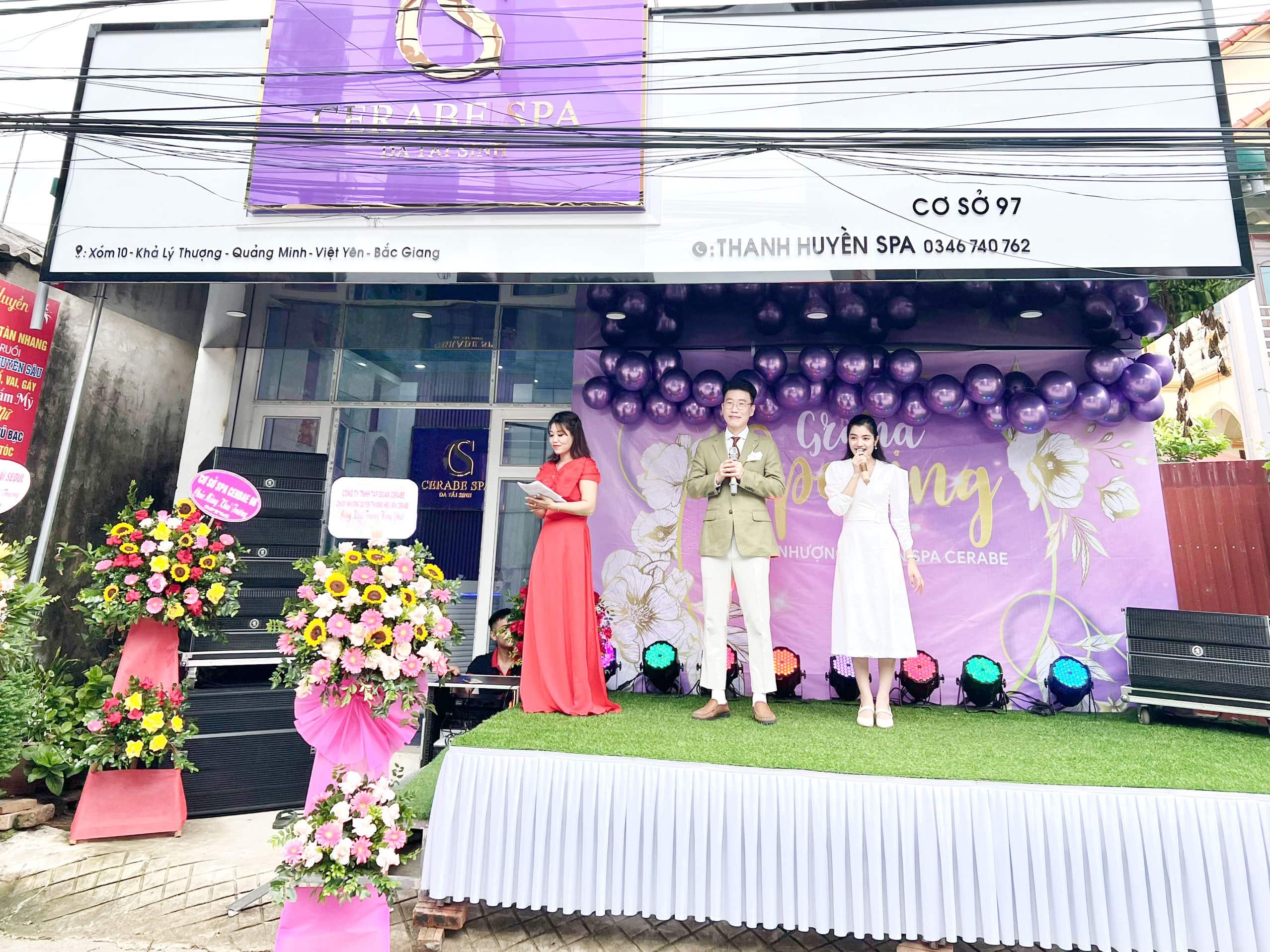 Giám đốc Shin Jong Ho phát biểu trong buổi lễ khai trương