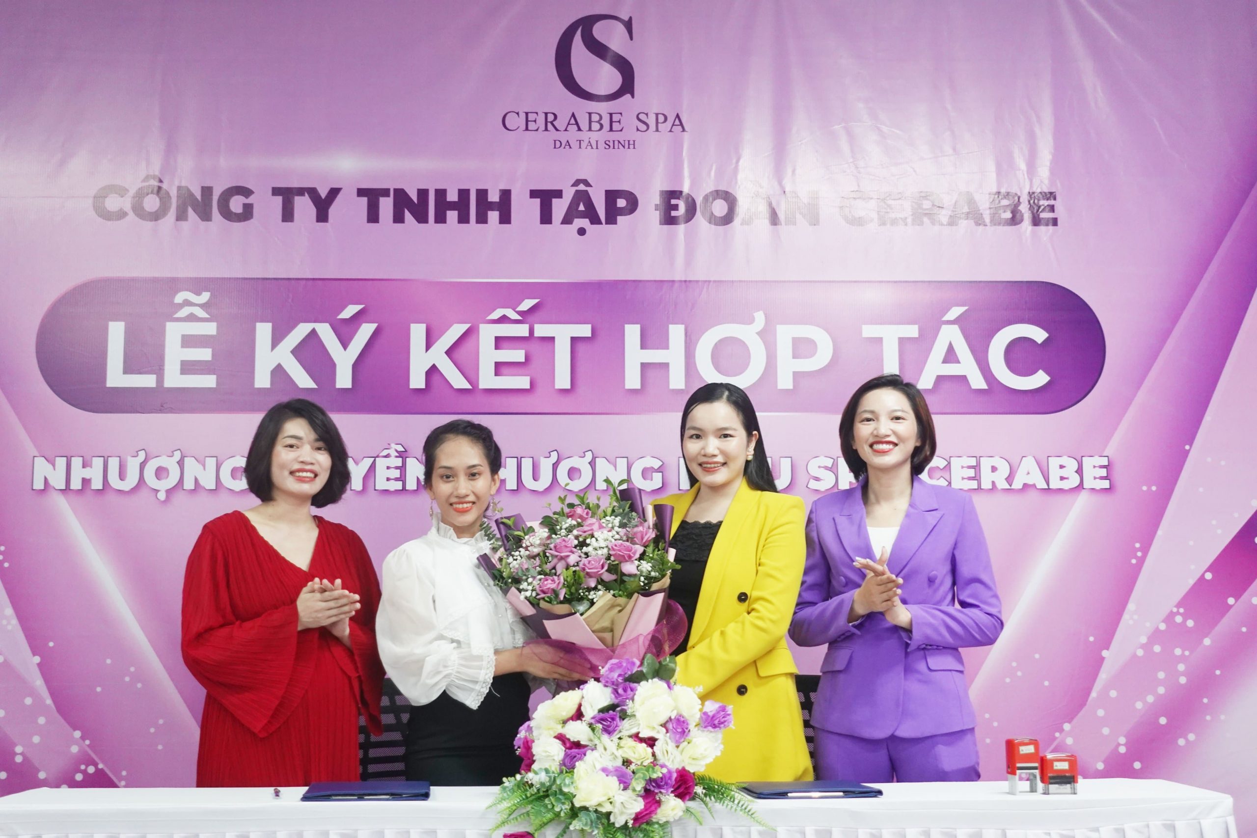 Chúc mừng cô thư ký Nguyễn Thị Thêm đã chính thức trở thành giám đốc Spa Cerabe cơ sở