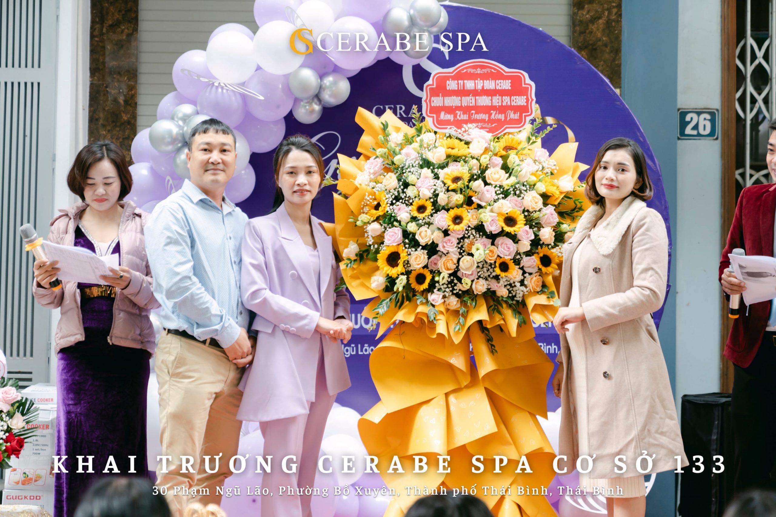 Phó chủ tịch Đặng Phương Thảo gửi lãng hoa chúc mừng khai trương hồng phát