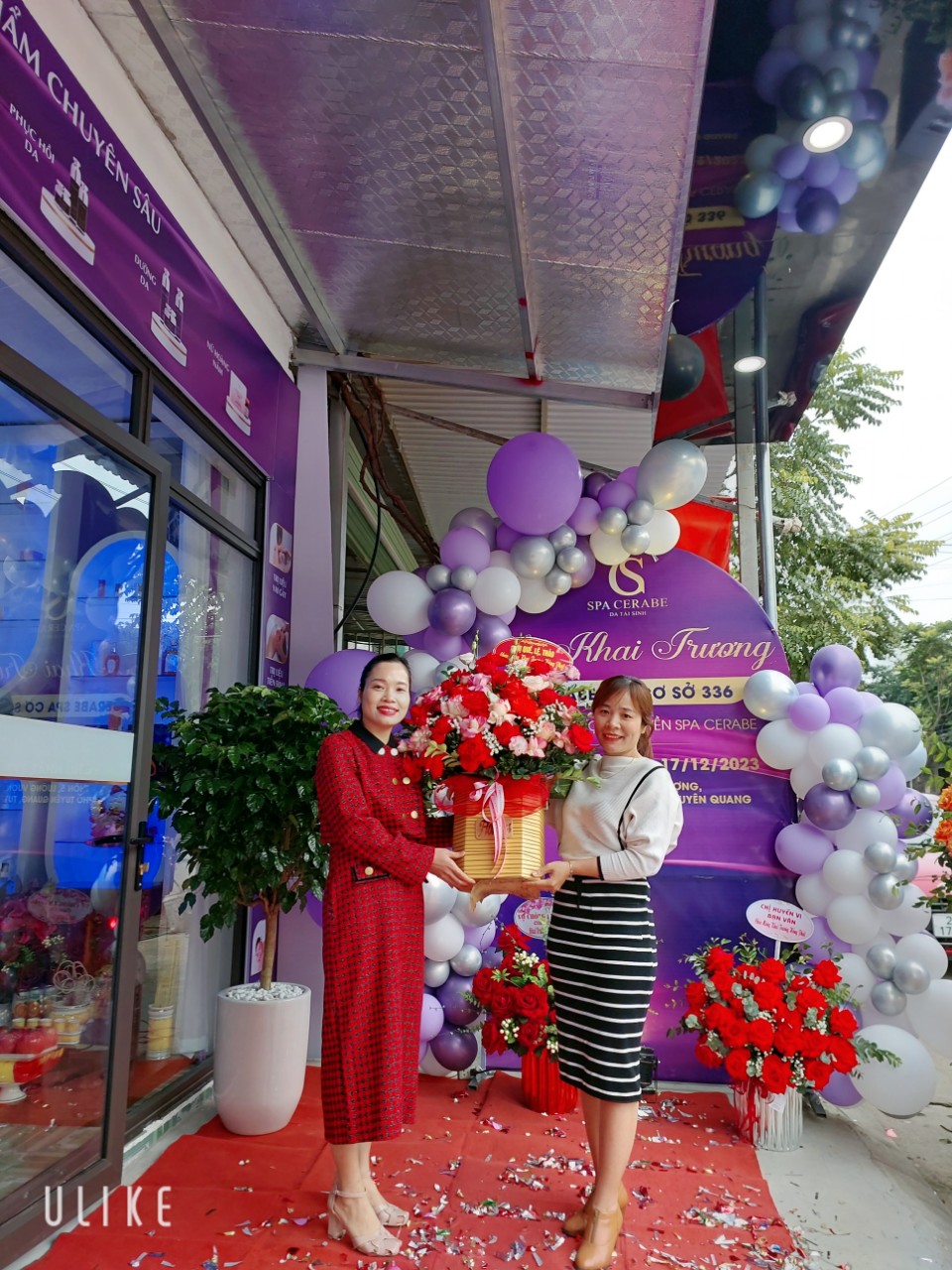 Những bó hoa, lời chúc gửi đến Giám đốc Spa Cerabe Nguyễn Yến xinh đẹp