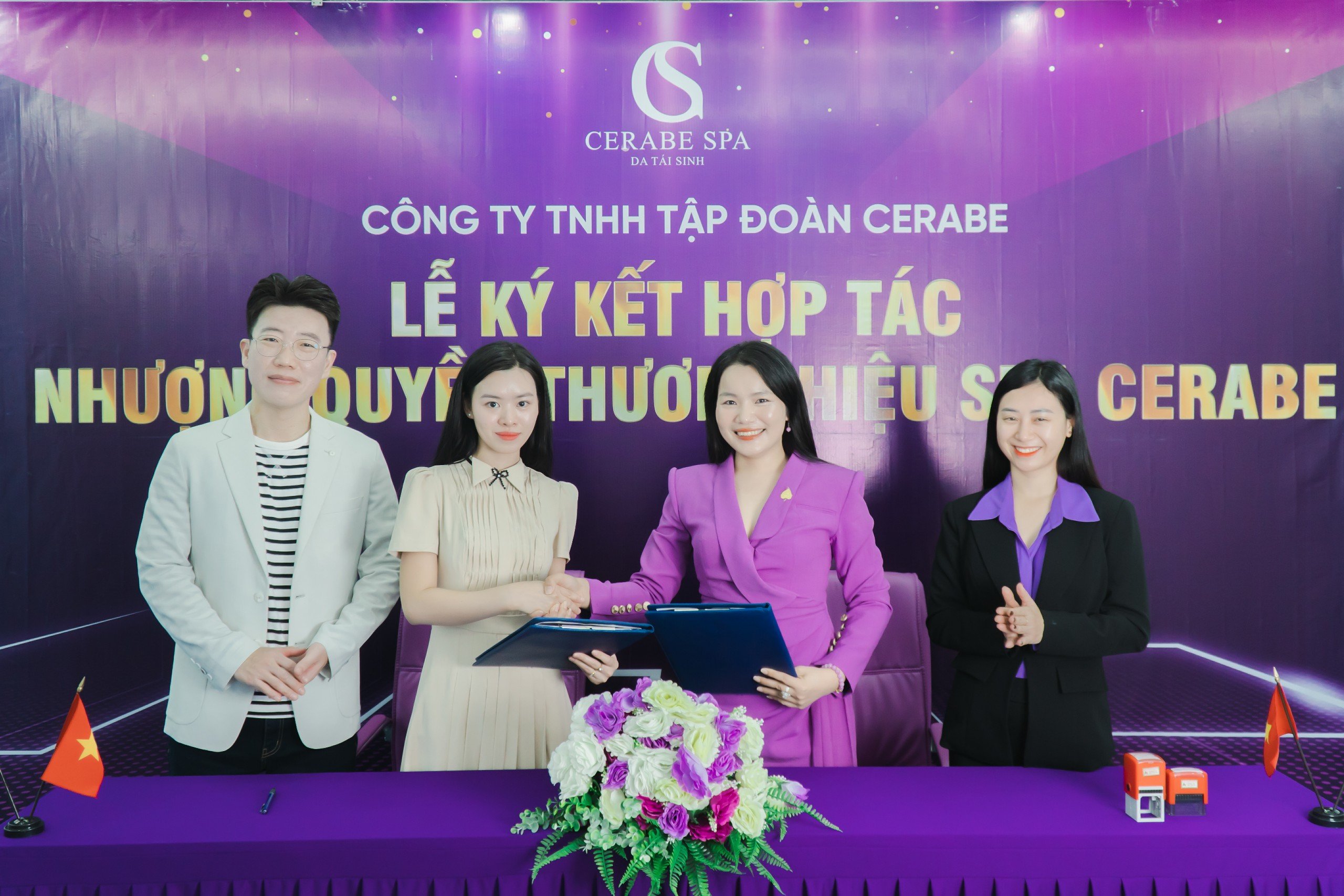 Chúc mừng lễ ký kợp kết diễn ra thành công, tốt đẹp