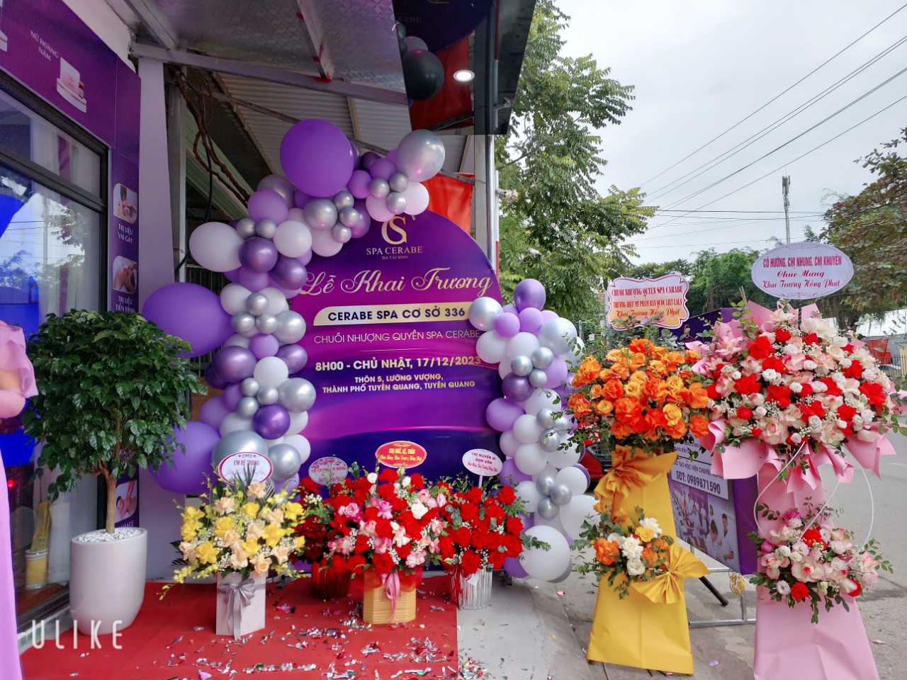 Những bó hoa, lời chúc gửi đến Giám đốc Spa Cerabe Nguyễn Yến xinh đẹp
