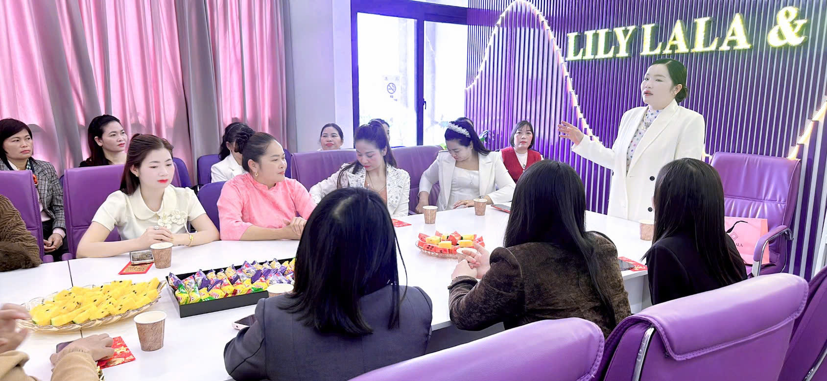 Chủ tịch Cerabe & Lily Lala Đặng Thị Bắc chia sẻ trong buổi khai xuân