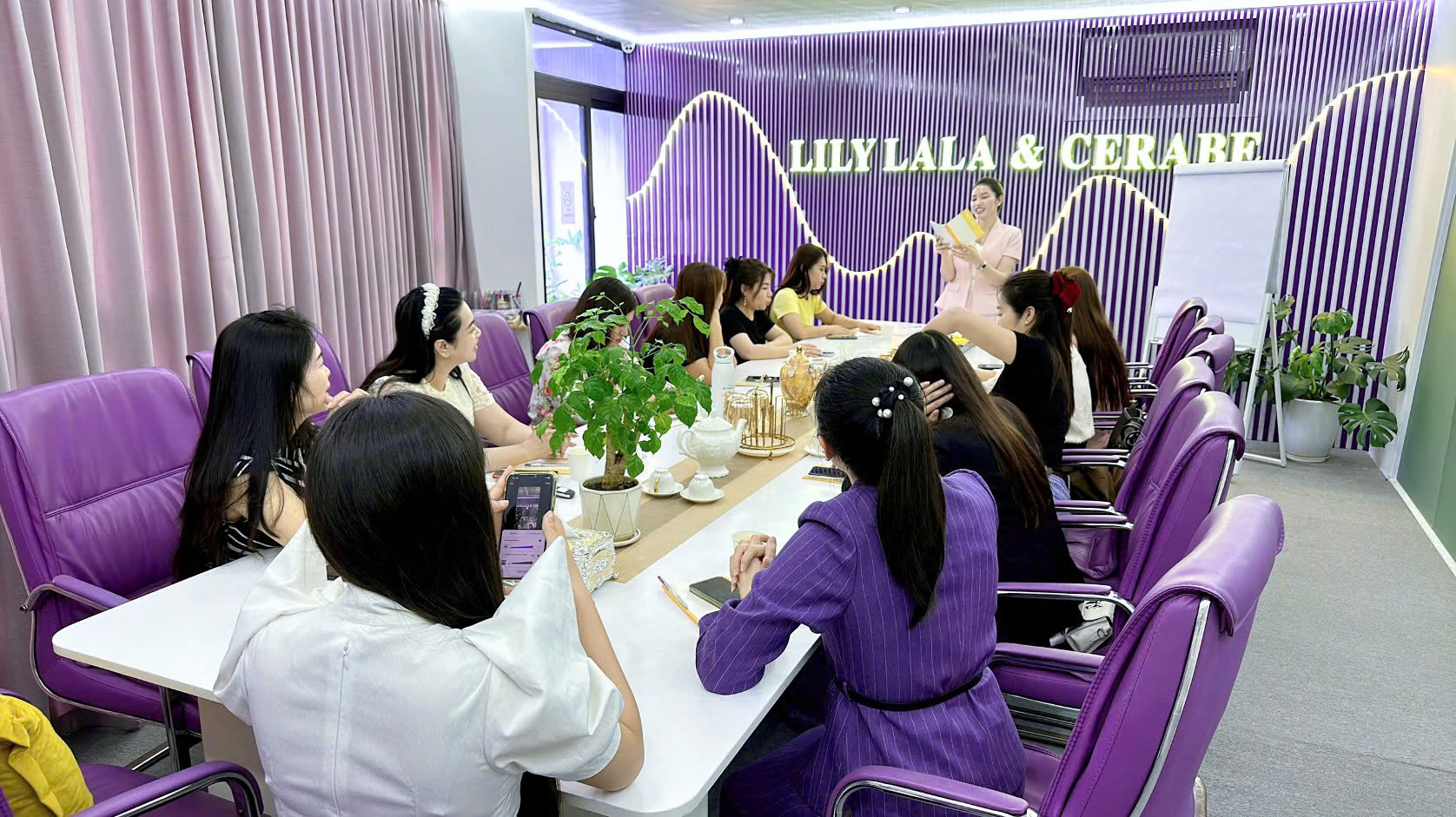 KHÁCH HÀNG GHÉ THĂM CERABE & LILY LALA – KẾT NỐI GIÁ TRỊ, MỞ RỘNG CƠ HỘI KINH DOANH SPA